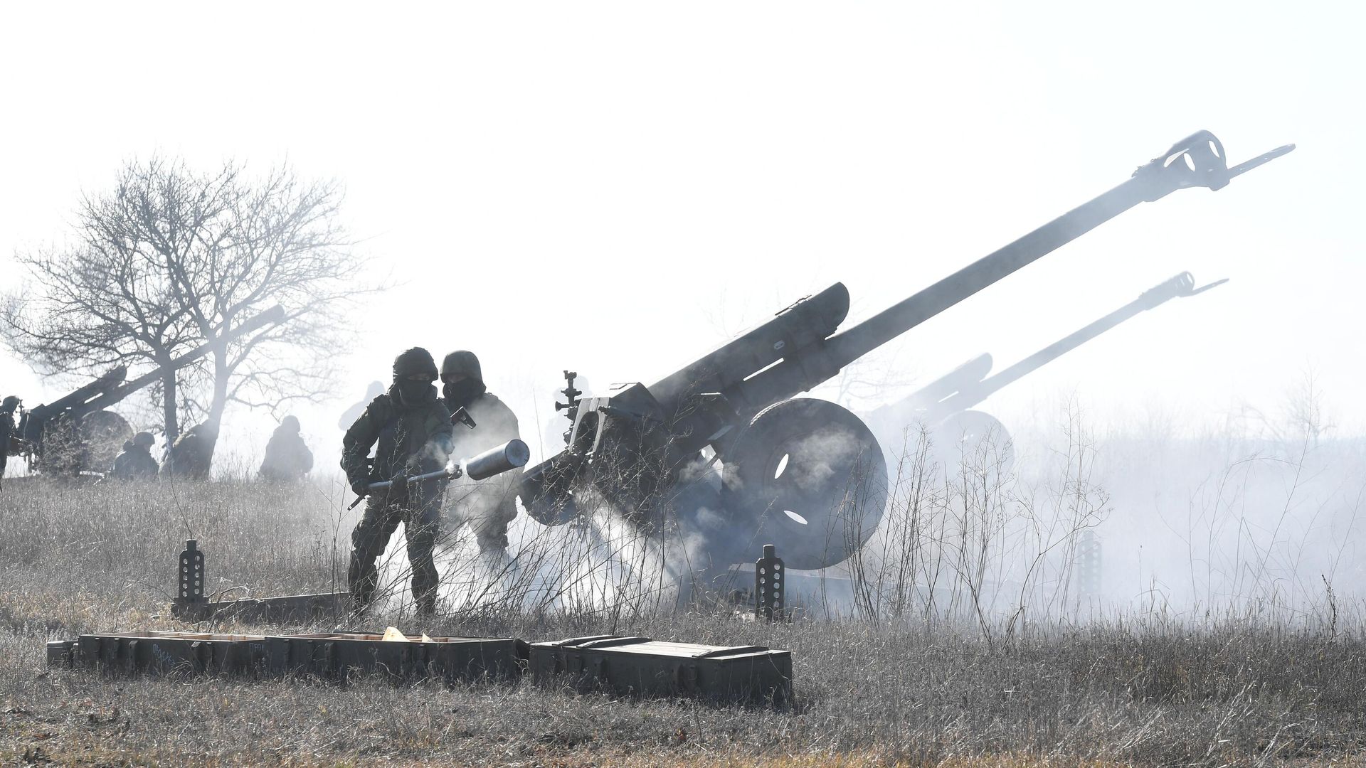 Военнослужащие артиллерийского расчета гаубицы Д-30 вооруженных сил РФ работают по позициям ВСУ - РИА Новости, 1920, 31.03.2023