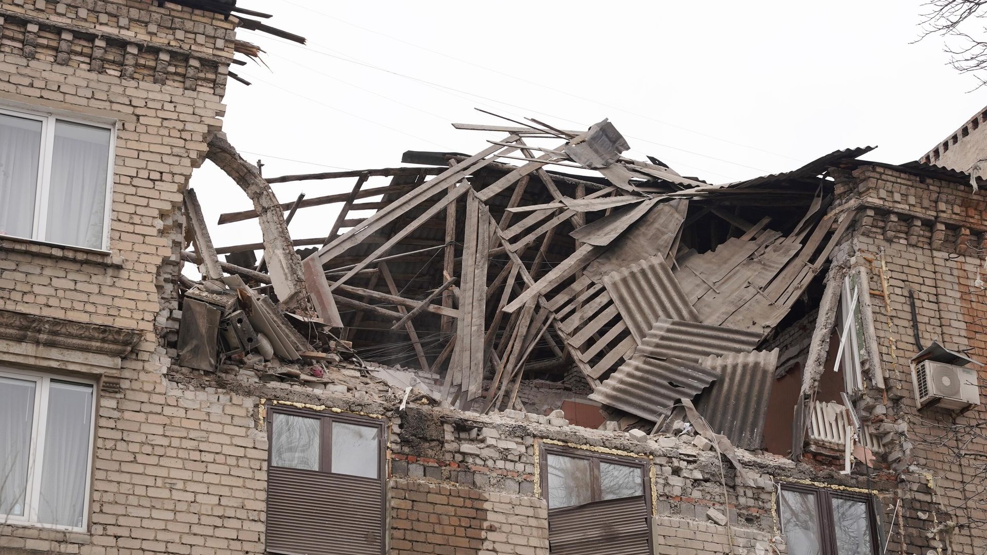Жилой дом получивший повреждения в результате обстрела ВСУ Жилой дом получивший повреждения в результате обстрела ВСУ - РИА Новости, 1920, 19.02.2023