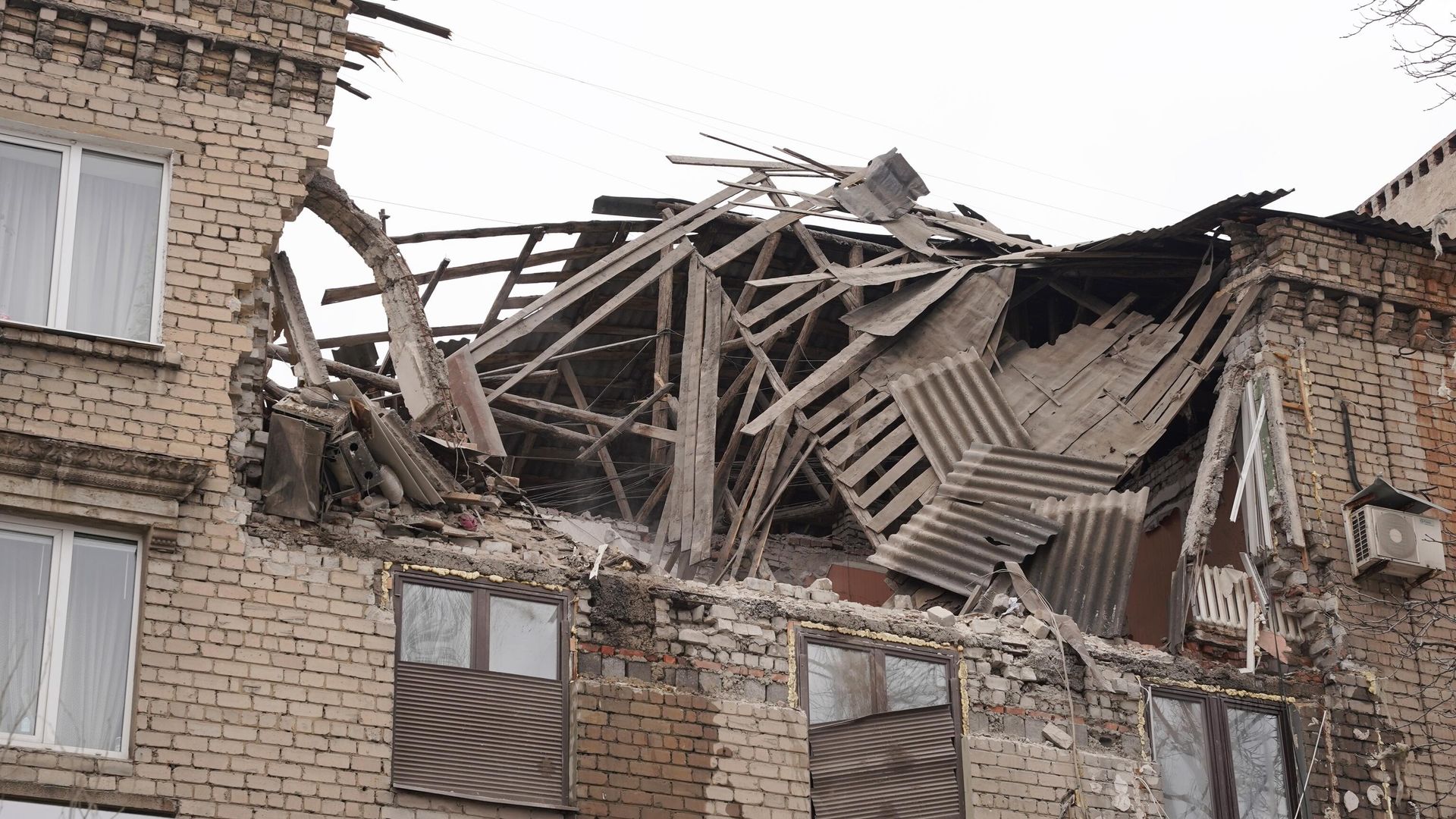 Жилой дом получивший повреждения в результате обстрела ВСУ Жилой дом получивший повреждения в результате обстрела ВСУ - РИА Новости, 1920, 19.02.2023