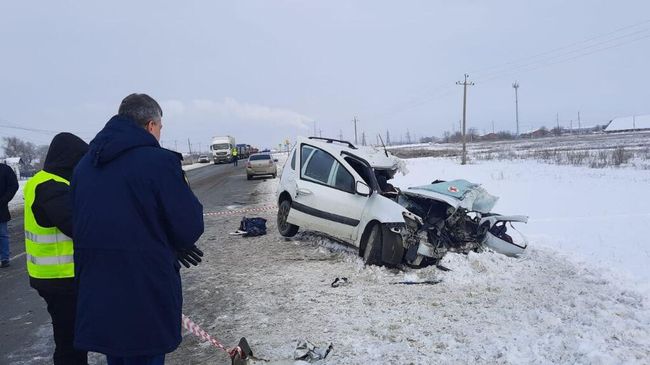 ДТП с участием грузовика и микроавтобуса Лада Ларгус в Балаковском районе Саратовской области