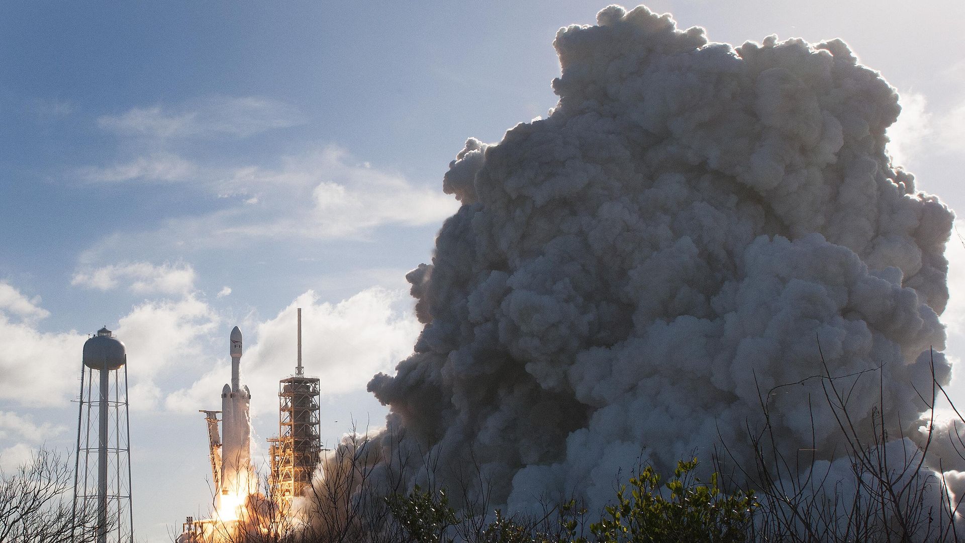 Запуск ракеты SpaceX Falcon Heavy с космодрома имени Кеннеди во Флориде, США Запуск ракеты SpaceX Falcon Heavy с космодрома имени Кеннеди во Флориде, США - РИА Новости, 1920, 06.02.2023