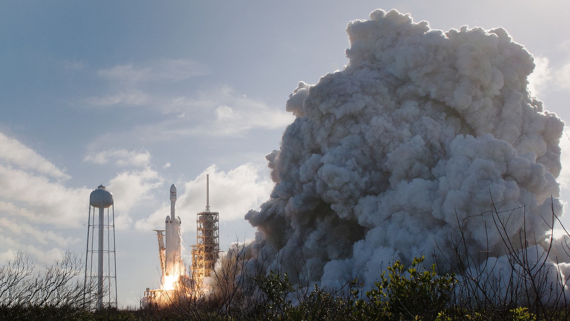 Запуск ракеты SpaceX Falcon Heavy с космодрома имени Кеннеди во Флориде, США Запуск ракеты SpaceX Falcon Heavy с космодрома имени Кеннеди во Флориде, США - РИА Новости, 1920, 06.02.2023