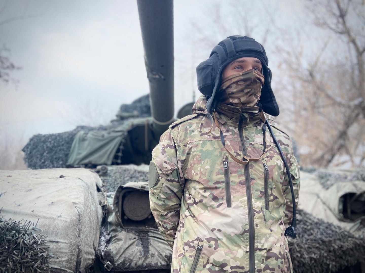 Сокол рядом с танком Т-90М Сокол рядом с танком Т-90М
