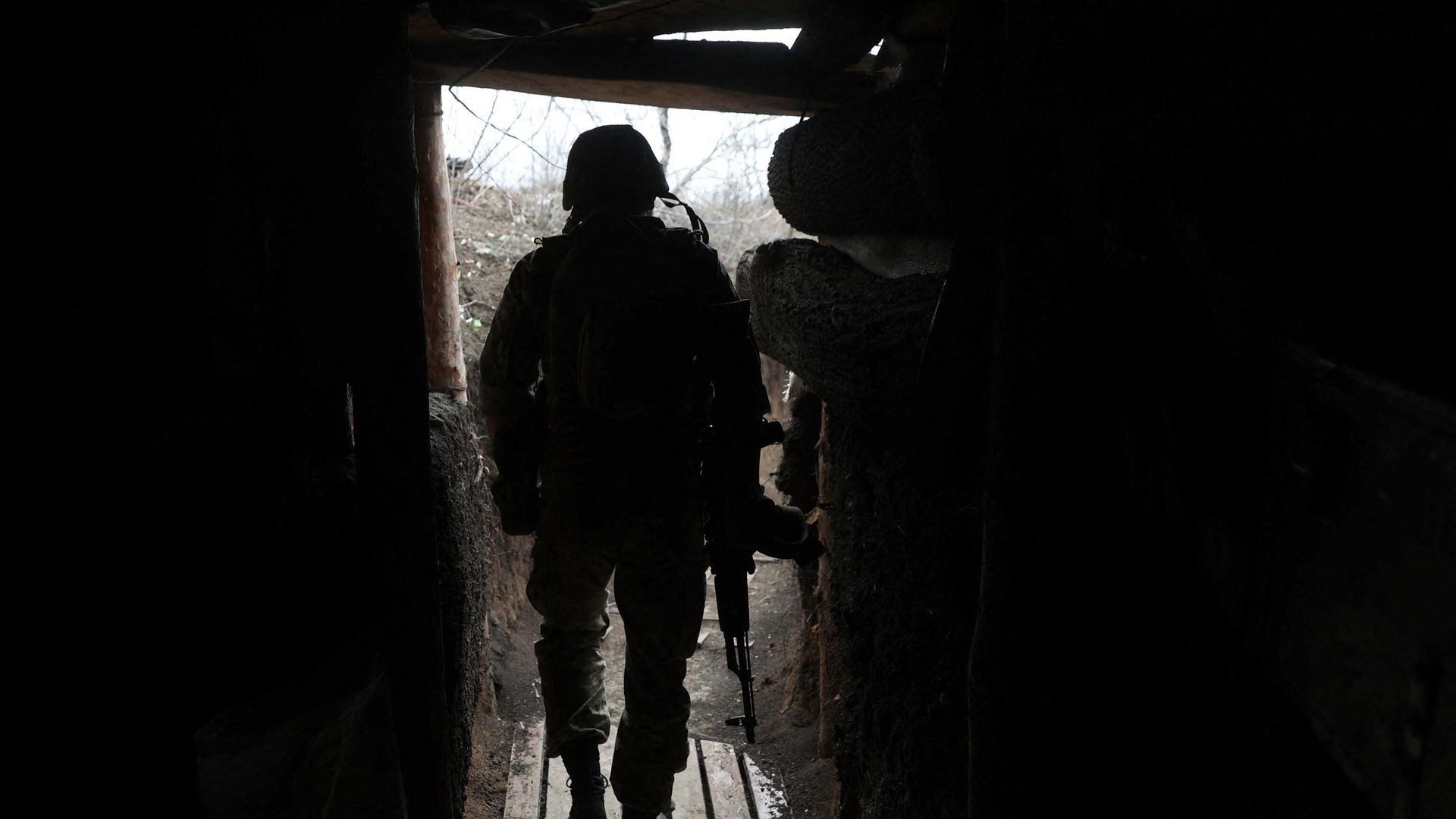 Украинский военный в окопе на линии соприкосновения Украинский военный в окопе на линии соприкосновения - РИА Новости, 1920, 07.02.2023