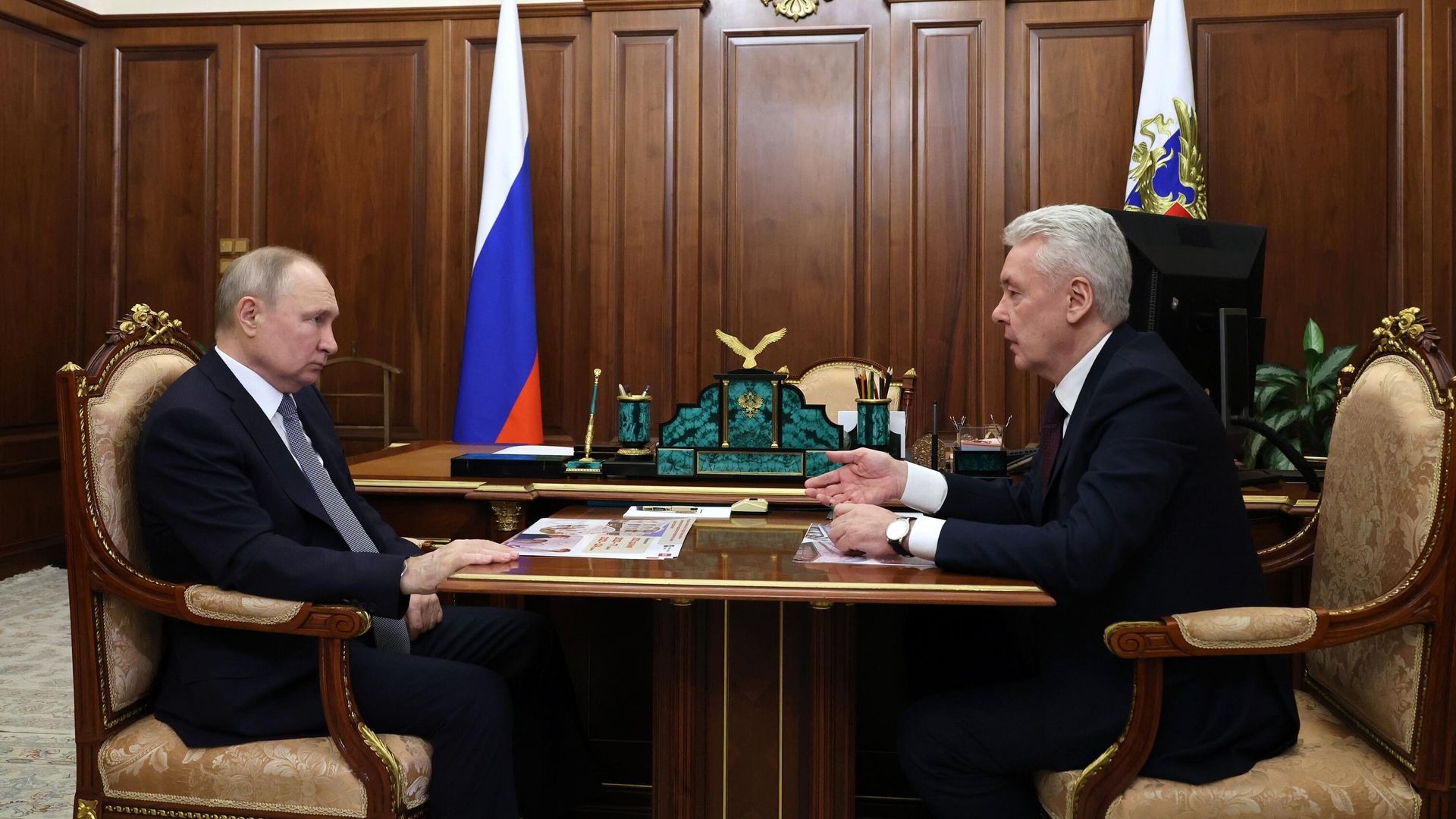 Президент РФ Владимир Путин и мэр Москвы Сергей Собянин во время встречи Президент РФ Владимир Путин и мэр Москвы Сергей Собянин во время встречи - РИА Новости, 1920, 07.02.2023