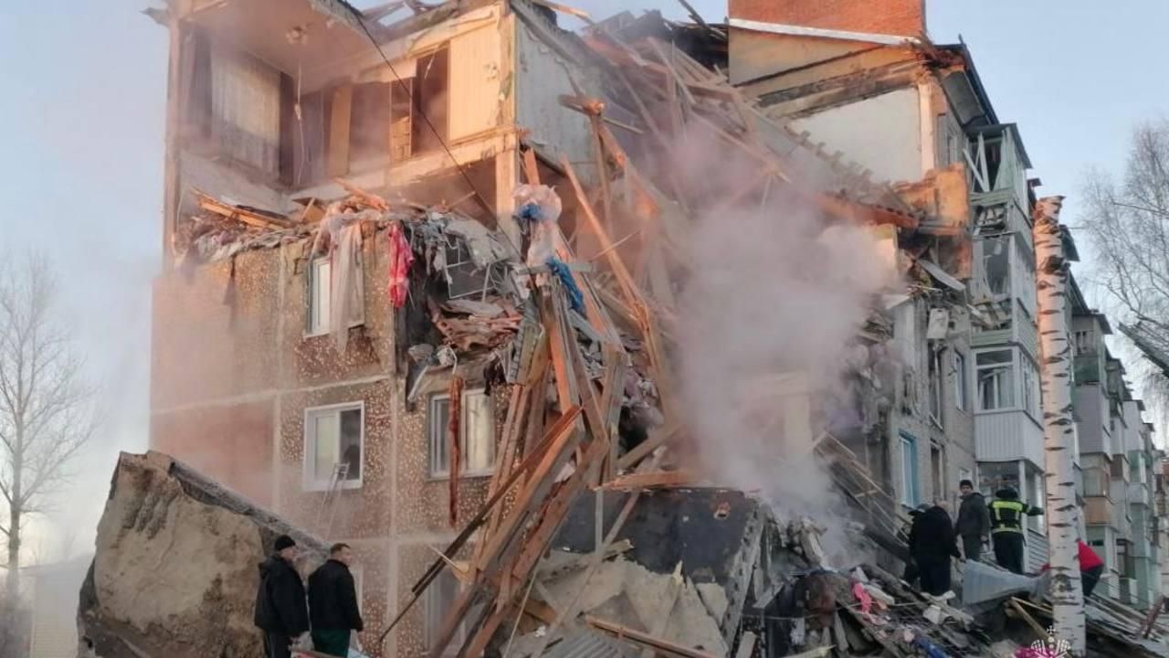 Место обрушение подъезда жилого дома в Ефремове Место обрушение подъезда жилого дома в Ефремове - РИА Новости, 1920, 07.02.2023