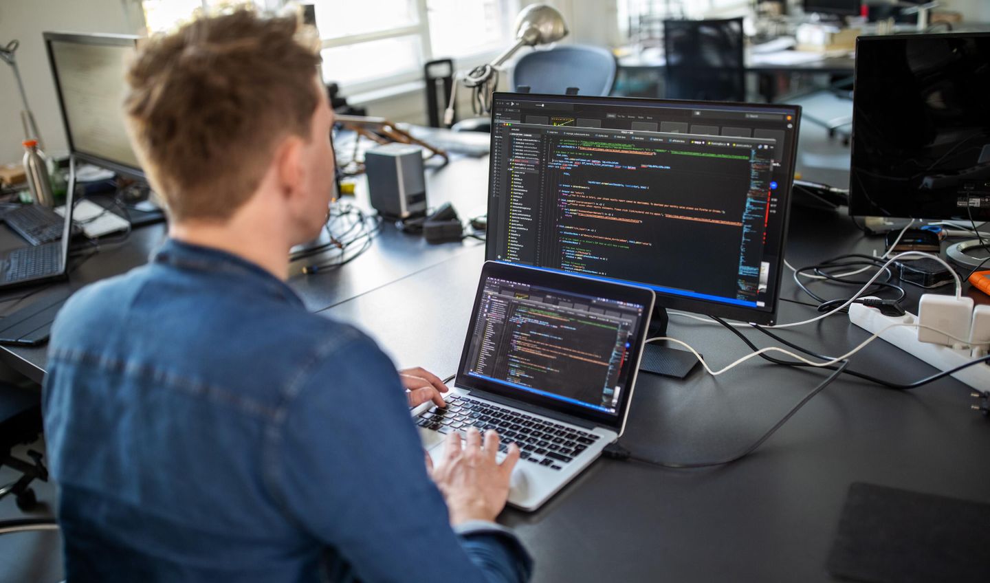 Программист за работой