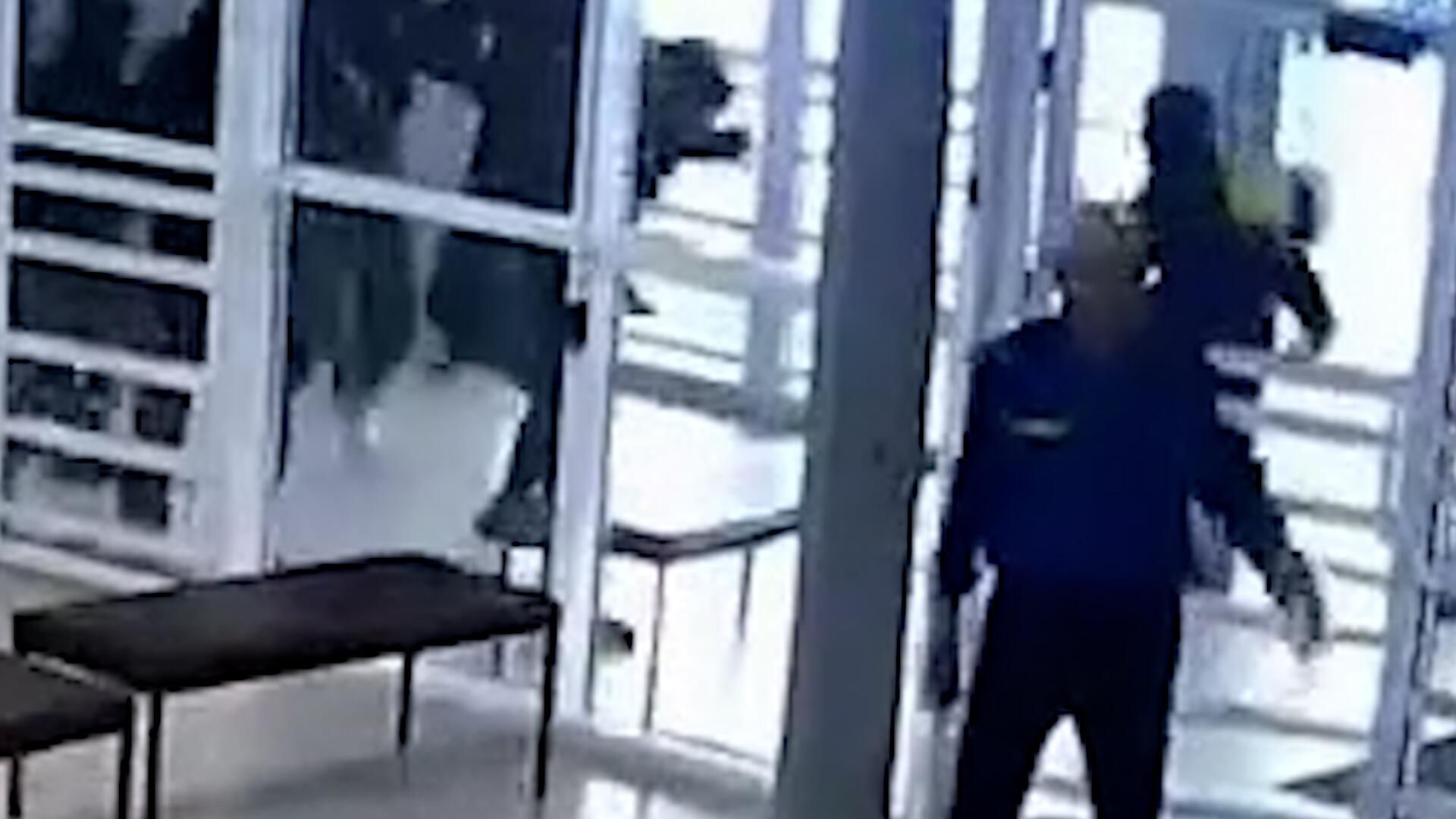 Массовая драка подростков в школе Челябинска. Видео с камеры наблюдения - РИА Новости, 1920, 08.02.2023