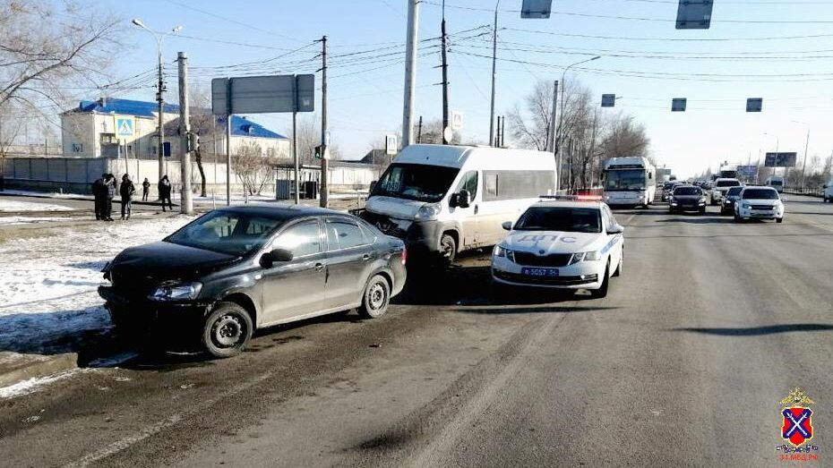 Место ДТП с участием маршрутного такси в Дзержинском районе Волгограда Место ДТП с участием маршрутного такси в Дзержинском районе Волгограда - РИА Новости, 1920, 08.02.2023