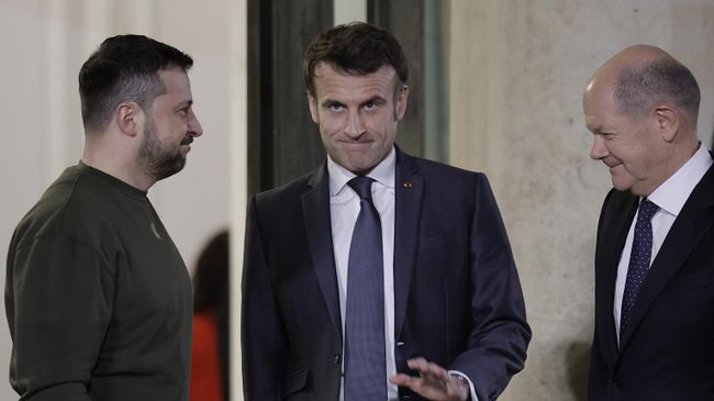 Президент Украины Владимир Зеленский, президент Франции Эммануэль Макрон и канцлер Германии Олаф Шольц