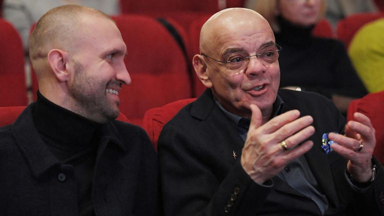 Актер Иван Добронравов и художественный руководитель театра Сатирикон Константин Райкин на премьере фильма Сергея Урсуляка Праведник Актер Иван Добронравов и художественный руководитель театра Сатирикон Константин Райкин на премьере фильма Сергея Урсуляка Праведник