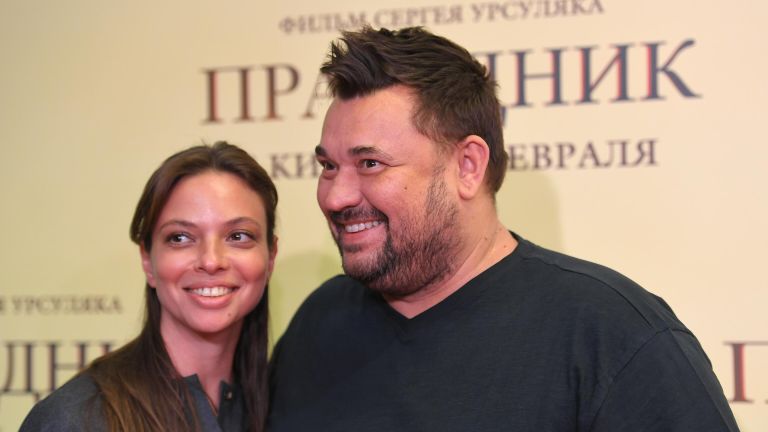 Певец Сергей Жуков с супругой Региной Бурд на премьере фильма Сергея Урсуляка Праведник Певец Сергей Жуков с супругой Региной Бурд на премьере фильма Сергея Урсуляка Праведник