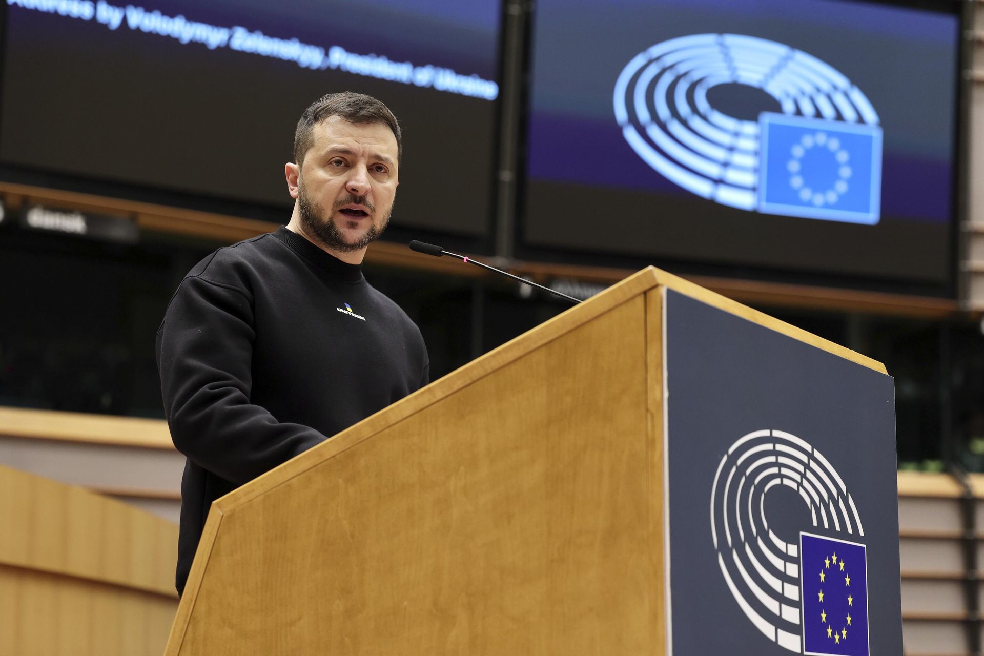 Президент Украины Владимир Зеленский во время выступления в Европарламенте в Брюсселе - РИА Новости, 1920, 28.12.2023