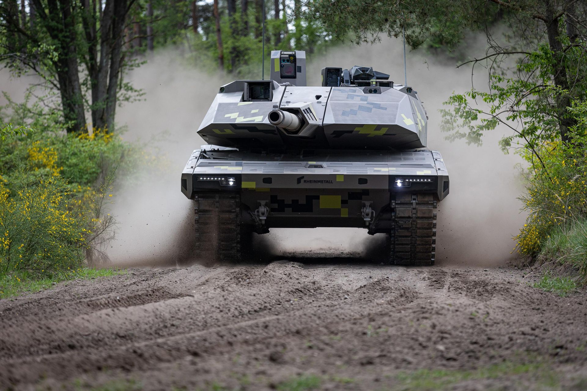 Немецкий основной боевой танк Panther KF51 Немецкий основной боевой танк Panther KF51 - РИА Новости, 1920, 19.06.2024