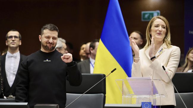 Президент Украины Владимир Зеленский и президент Европейского парламента Роберта Метсола