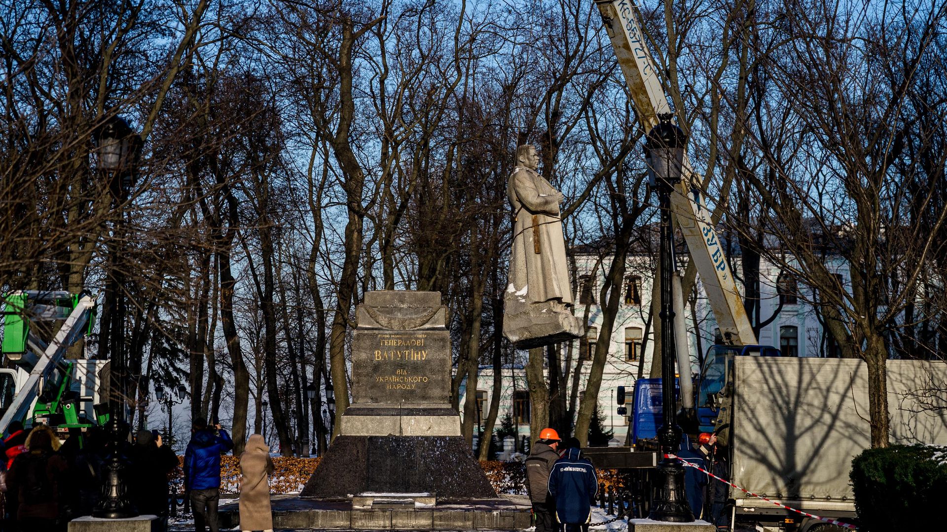 Демонтаж памятника Ватутину в Киеве Демонтаж памятника Ватутину в Киеве - РИА Новости, 1920, 09.02.2023