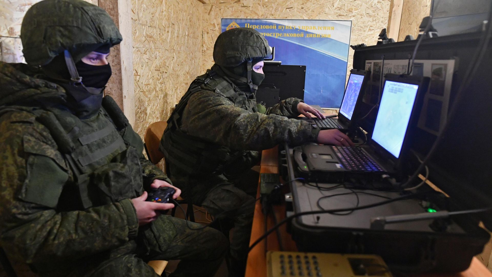 Военнослужащие ВС РФ в пункте управления беспилотными летательными аппаратами в зоне проведения СВО Военнослужащие ВС РФ в пункте управления беспилотными летательными аппаратами в зоне проведения СВО - РИА Новости, 1920, 05.05.2023