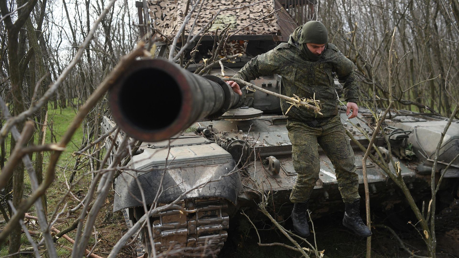 Танкист Вооруженных сил России в зоне проведения специальной военной операции Танкист Вооруженных сил России в зоне проведения специальной военной операции - РИА Новости, 1920, 08.05.2026