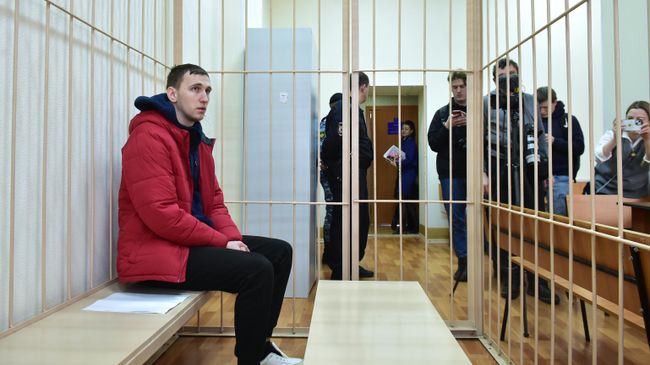 Евгений Кавун, задержанный по уголовному делу о взрыве газа и частичном обрушении жилого дома, в Центральном районном суде Новосибирска