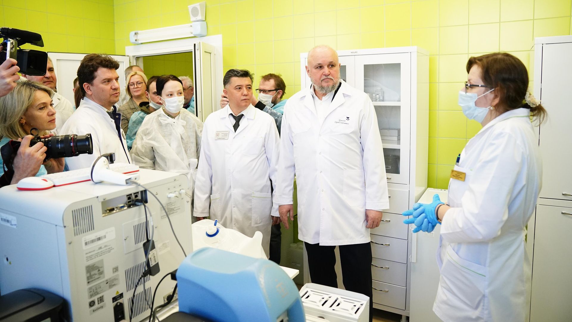 Губернатор Кемеровской области Сергей Цивилев в новом многопрофильном больничном комплексе в Междуреченске Губернатор Кемеровской области Сергей Цивилев в новом многопрофильном больничном комплексе в Междуреченске - РИА Новости, 1920, 10.02.2023