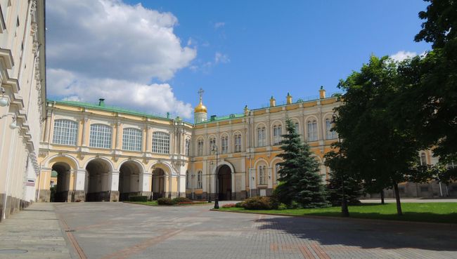 Купол церкви Рождества Богородицы на Сенях на территории Московского Кремля Купол церкви Рождества Богородицы на Сенях на территории Московского Кремля