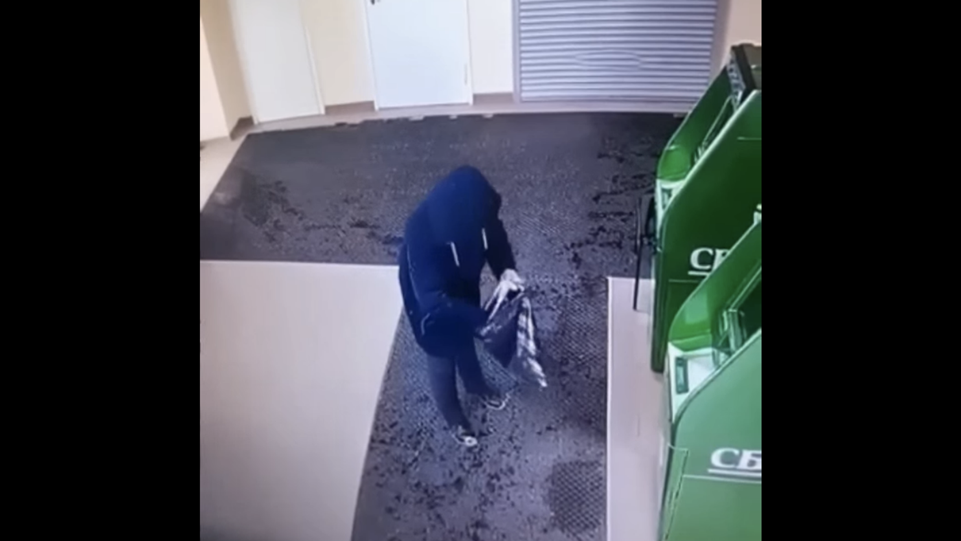 Жительница Татарстана подожгла офис Сбербанка в Азнакаево Жительница Татарстана подожгла офис Сбербанка в Азнакаево - РИА Новости, 1920, 12.02.2023