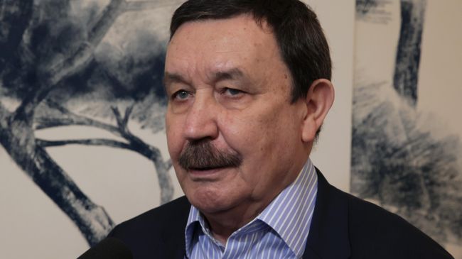 Режиссер Вадим Абдрашитов  на ежегодной Международной кинематографической премии Восток – Запад. Золотая арка в Москве.