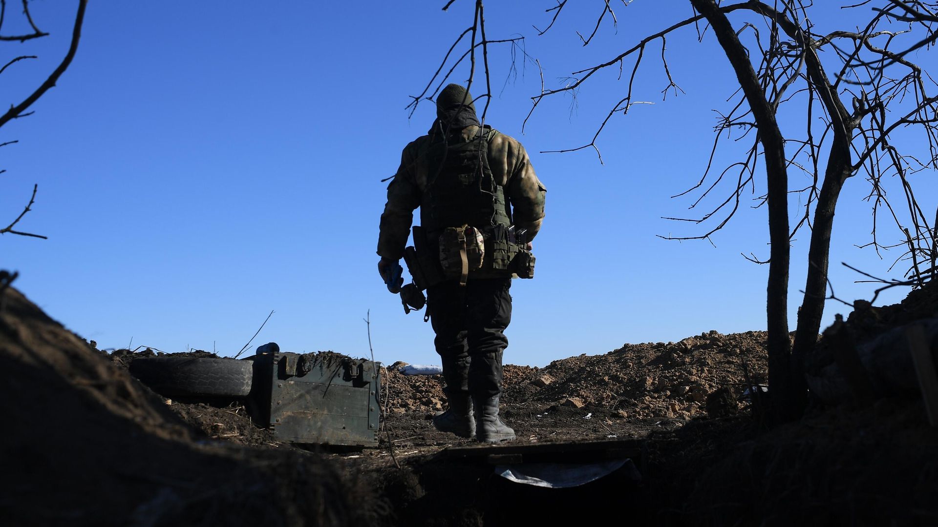 Военнослужащий мотострелковых подразделений ВС России на боевой позиции в зоне СВО - РИА Новости, 1920, 09.06.2025