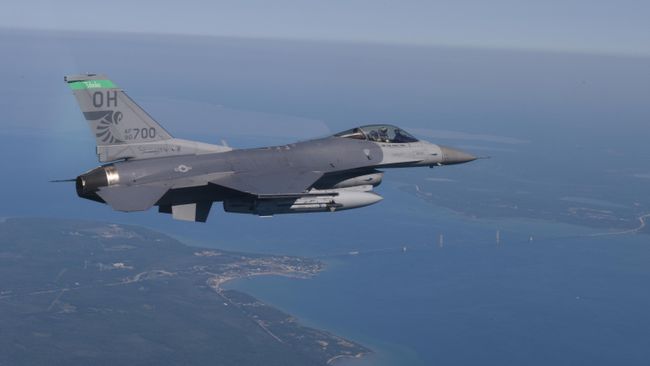 Американский истребитель F-16
