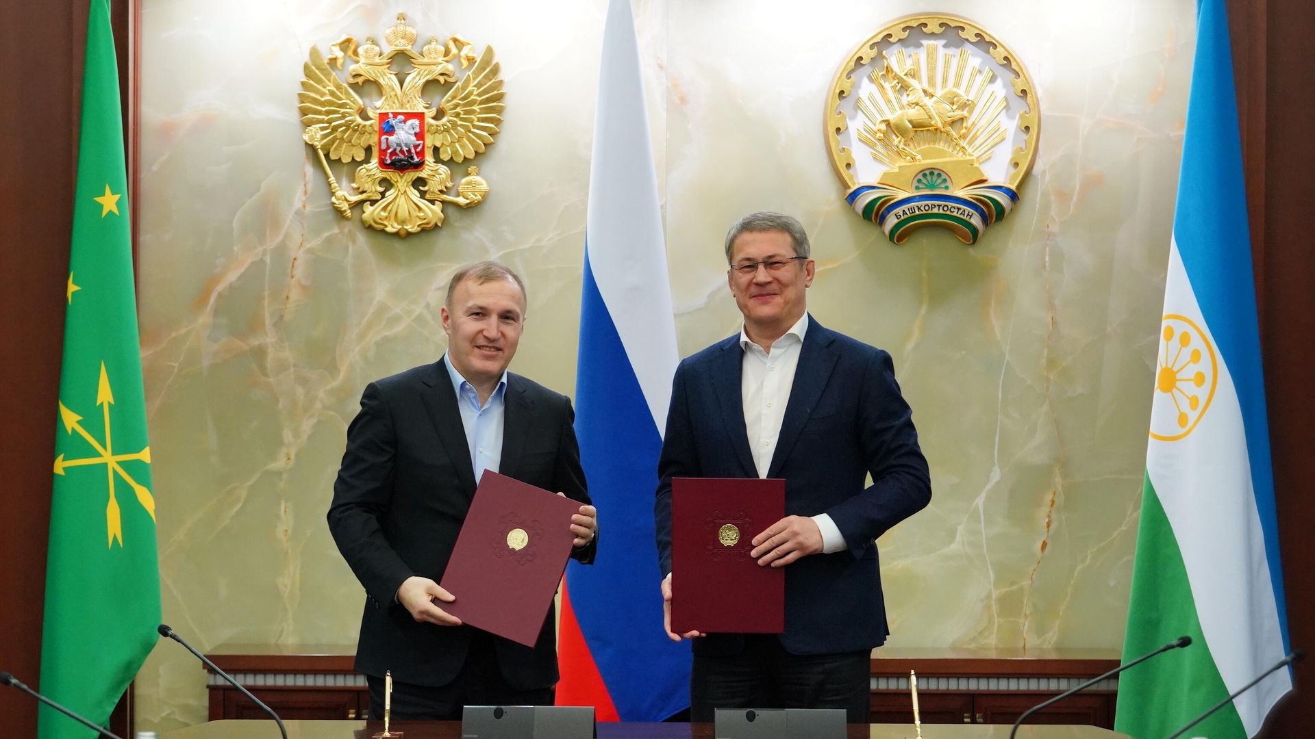 Главы РА Мурат Кумпилов и глава РБ Радий Хабиров во время встречи Главы РА Мурат Кумпилов и глава РБ Радий Хабиров во время встречи - РИА Новости, 1920, 13.02.2023