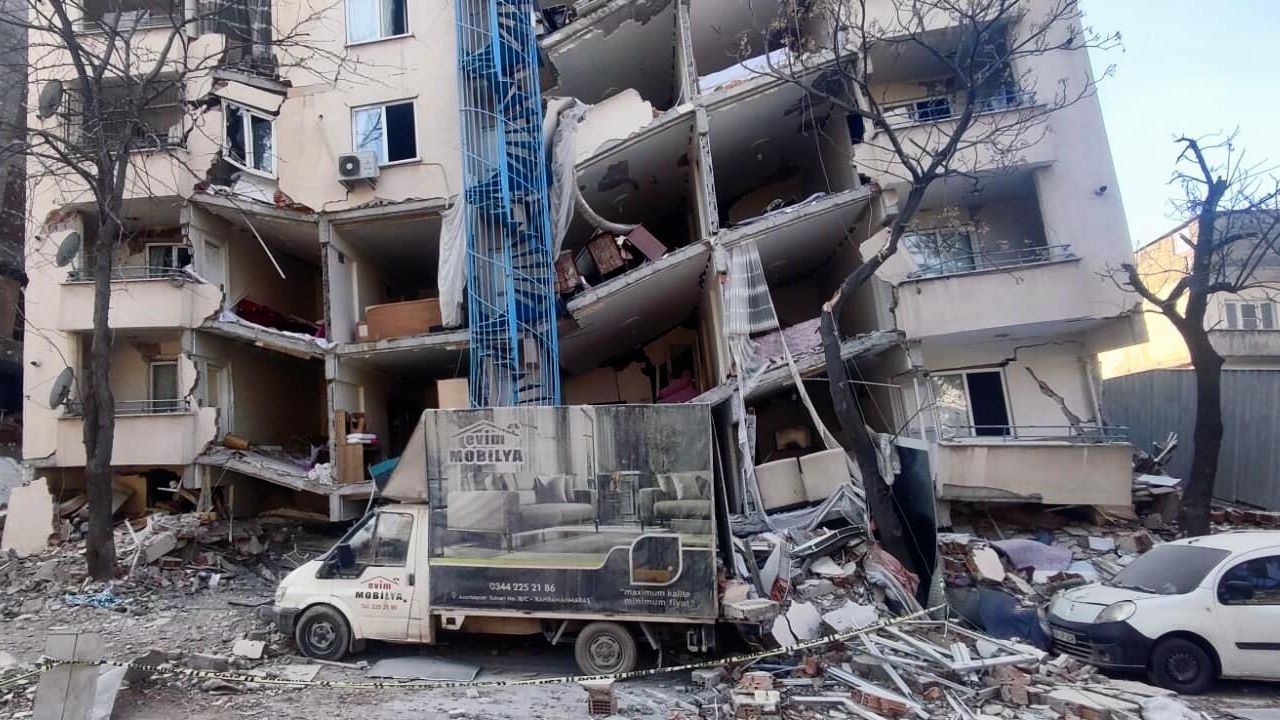 Жилые дома, разрушенные в результате землетрясения в турецком городе Кахраманмараш Жилые дома, разрушенные в результате землетрясения в турецком городе Кахраманмараш - РИА Новости, 1920, 27.02.2023