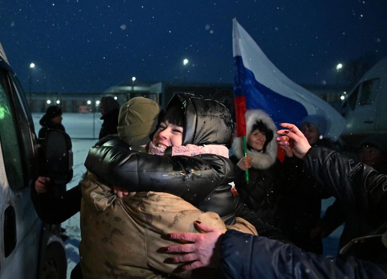 Встреча российских военнослужащих, вернувшихся из украинского плена, в Луганске Встреча российских военнослужащих, вернувшихся из украинского плена, в Луганске
