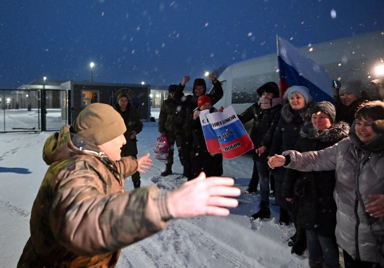 Встреча российских военнослужащих, вернувшихся из украинского плена, в Луганске Встреча российских военнослужащих, вернувшихся из украинского плена, в Луганске