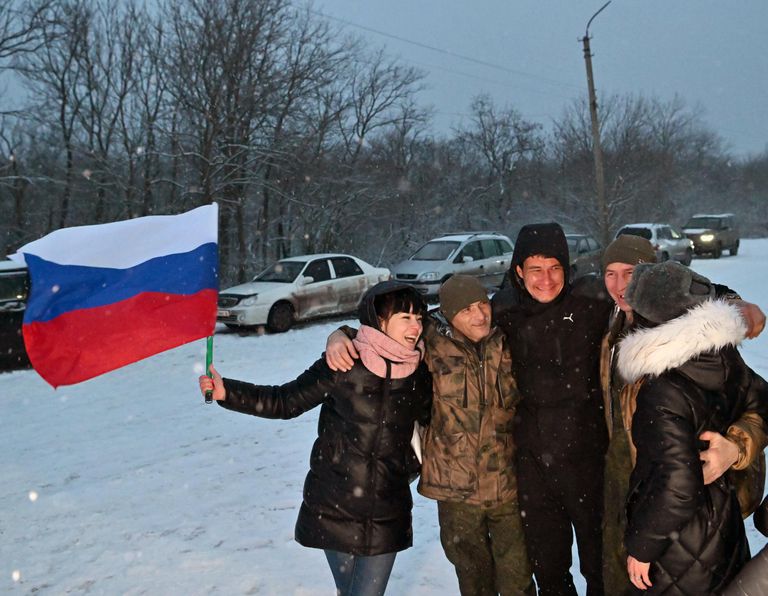 Встреча российских военнослужащих, вернувшихся из украинского плена, в Луганске Встреча российских военнослужащих, вернувшихся из украинского плена, в Луганске