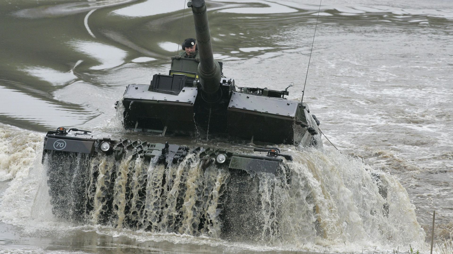 Немецкий танк Leopard 2 A6 на военном полигоне Немецкий танк Leopard 2 A6 на военном полигоне - РИА Новости, 1920, 13.03.2023