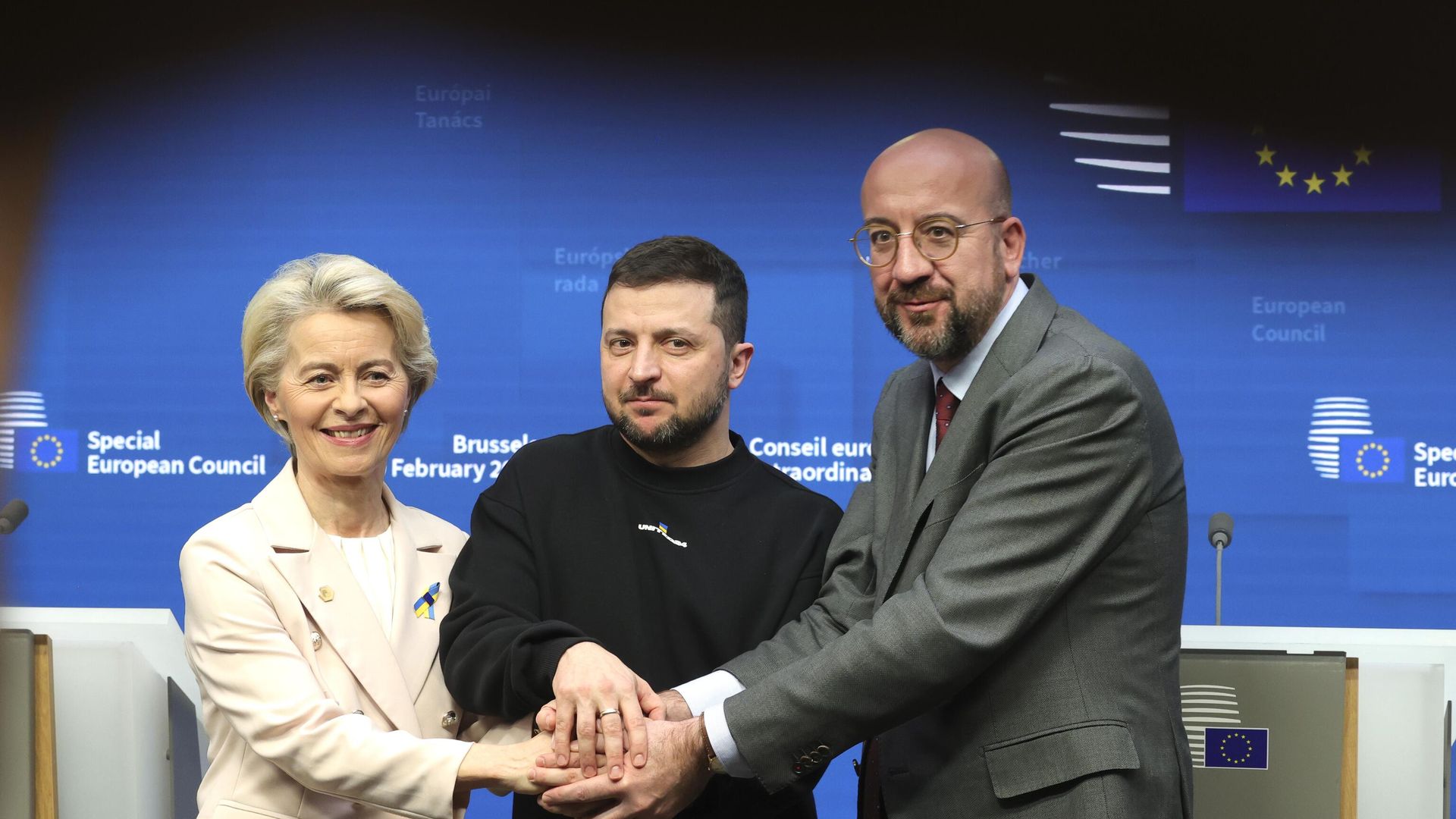 Председатель Европейской комиссии Урсула фон дер Ляйен, президент Украины Владимир Зеленский и председатель Европейского совета Шарль Мишель после саммита Европейского союза в Брюсселе, 9 февраля 2023 года - РИА Новости, 1920, 16.02.2023