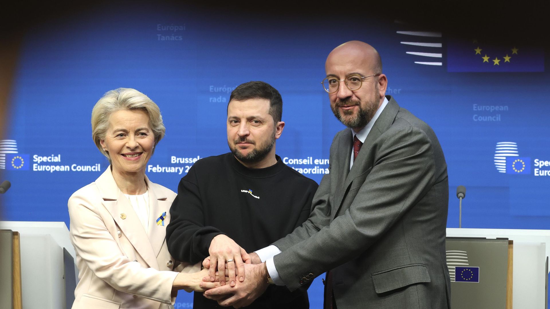 Председатель Европейской комиссии Урсула фон дер Ляйен, президент Украины Владимир Зеленский и председатель Европейского совета Шарль Мишель после саммита Европейского союза в Брюсселе, 9 февраля 2023 года Председатель Европейской комиссии Урсула фон дер Ляйен, президент Украины Владимир Зеленский и председатель Европейского совета Шарль Мишель после саммита Европейского союза в Брюсселе, 9 февраля 2023 года - РИА Новости, 1920, 16.02.2023