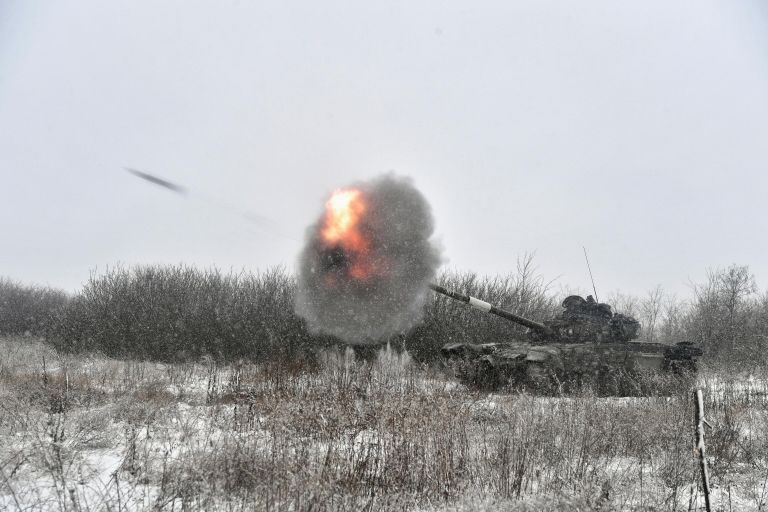 Танк Т-72 вооруженных сил РФ в зоне проведения спецоперации Танк Т-72 вооруженных сил РФ в зоне проведения спецоперации