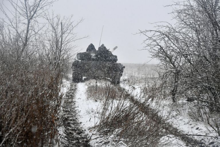 Танк Т-72 вооруженных сил РФ в зоне проведения спецоперации Танк Т-72 вооруженных сил РФ в зоне проведения спецоперации