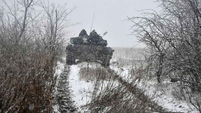 Танк Т-72 вооруженных сил РФ в зоне проведения спецоперации