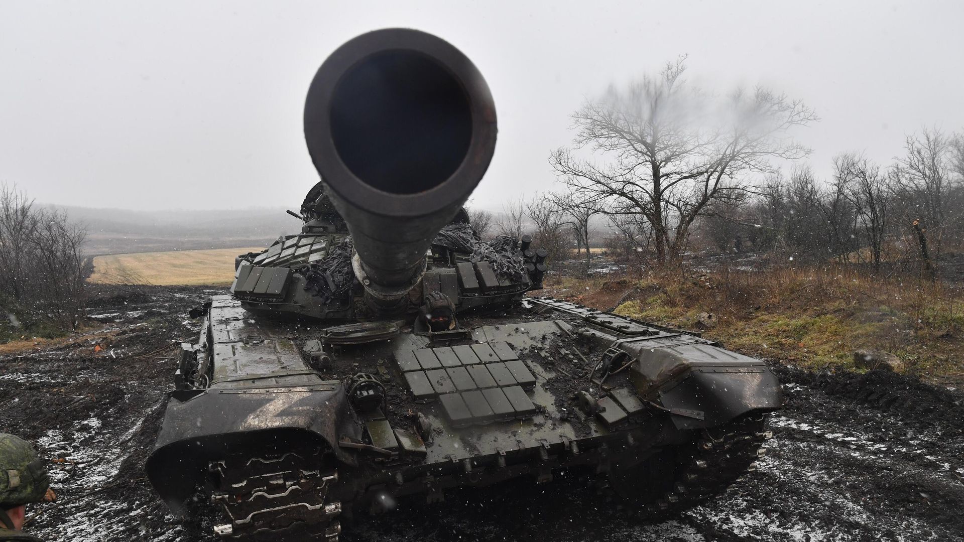 Боевая работа танка Т-72 вооруженных сил РФ в южном секторе специальной военной операции Боевая работа танка Т-72 вооруженных сил РФ в южном секторе специальной военной операции - РИА Новости, 1920, 17.03.2023
