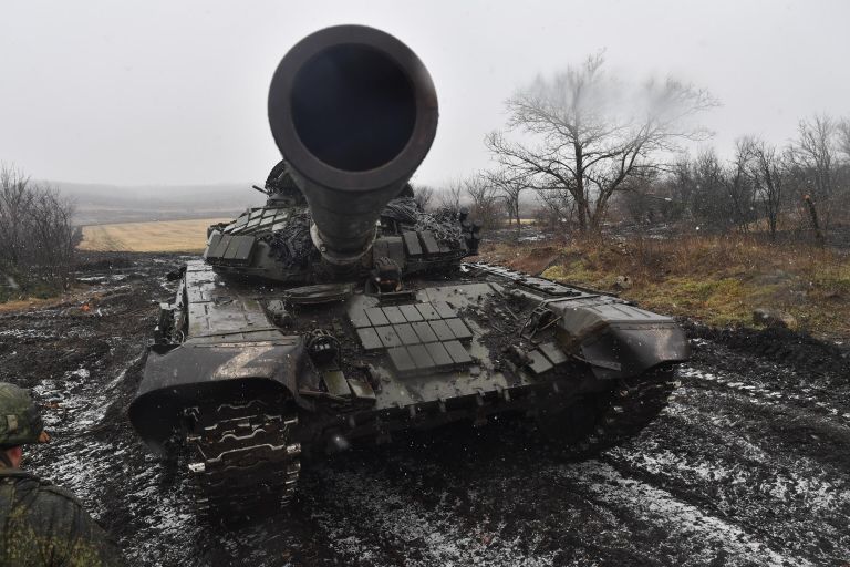 Боевая работа танка Т-72 вооруженных сил РФ в южном секторе специальной военной операции Боевая работа танка Т-72 вооруженных сил РФ в южном секторе специальной военной операции