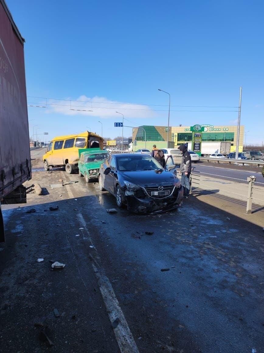 Массовое ДТП на автодороге Кавказ с участием грузового транспортного средства и 15 единиц автомобилей Массовое ДТП на автодороге Кавказ с участием грузового транспортного средства и 15 единиц автомобилей - РИА Новости, 1920, 16.02.2023