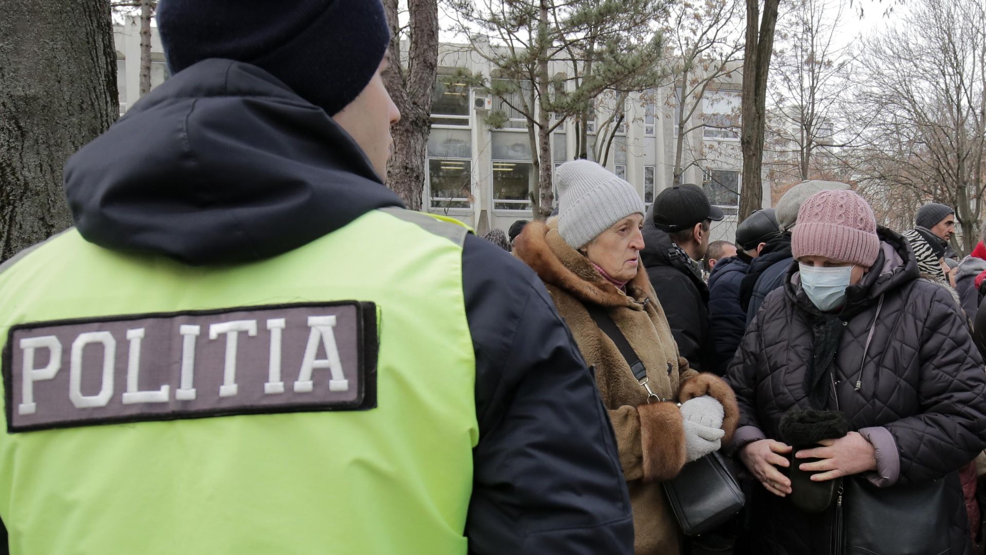 Участницы акции протеста оппозиции против роста тарифов на электроэнергию и роста цен у здания парламента Молдавии в Кишиневе Участницы акции протеста оппозиции против роста тарифов на электроэнергию и роста цен у здания парламента Молдавии в Кишиневе - РИА Новости, 1920, 19.02.2023