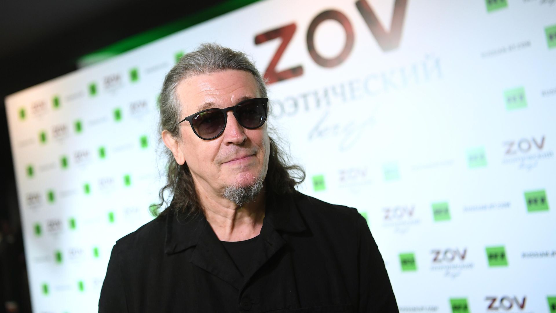 Музыкант Сергей Галанин после поэтического вечера ZOV, посвященного спецоперации на Украине, в концертном зале Академия в Москве. Музыкант Сергей Галанин после поэтического вечера ZOV, посвященного спецоперации на Украине, в концертном зале Академия в Москве. - РИА Новости, 1920, 20.03.2023