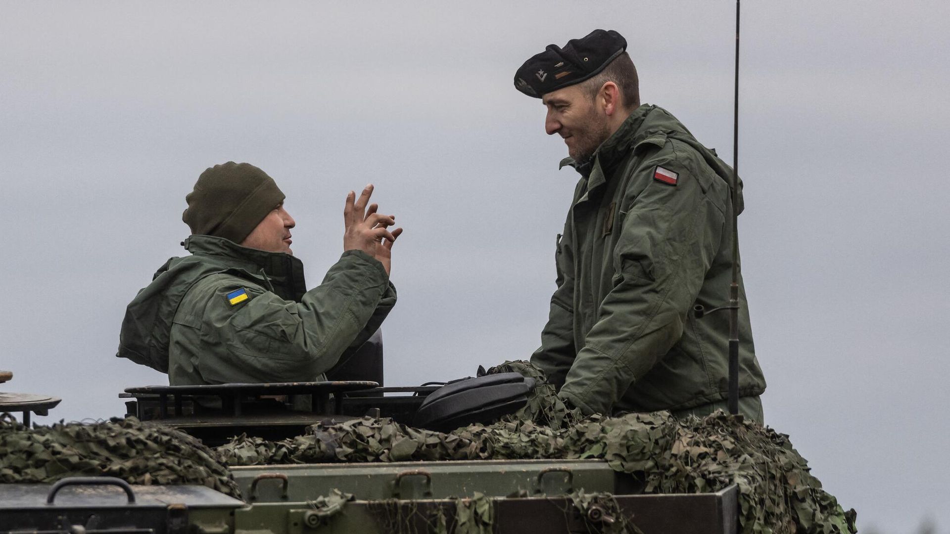 Польские и украинские военнослужащие на танке Leopard 2 во время учений на западе Польши Польские и украинские военнослужащие на танке Leopard 2 во время учений на западе Польши - РИА Новости, 1920, 17.02.2023