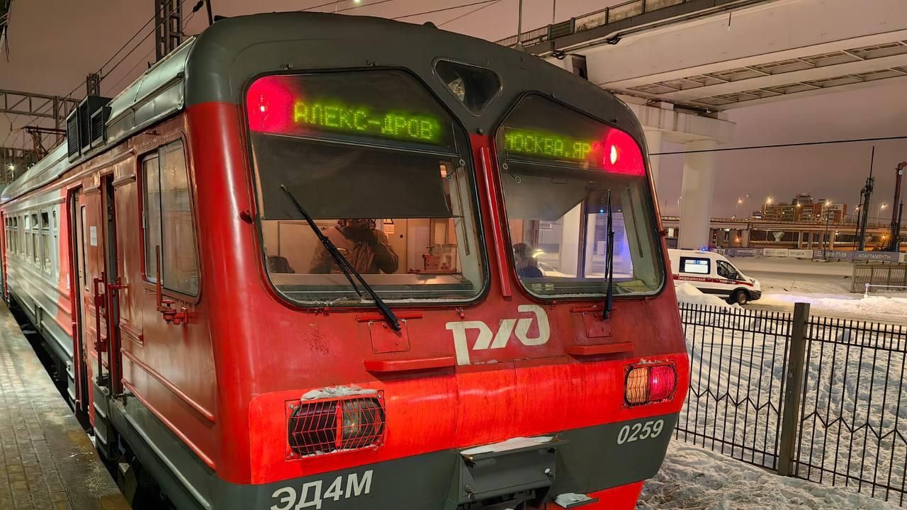 На месте пожара в вагоне электропоезда на платформе Ростокино в Москве На месте пожара в вагоне электропоезда на платформе Ростокино в Москве - РИА Новости, 1920, 17.02.2023