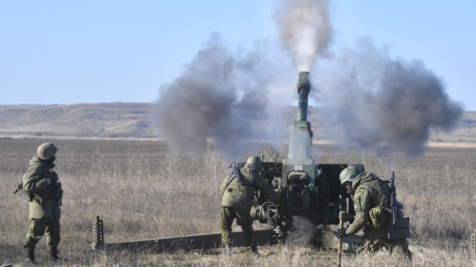 Военнослужащие артиллерийского расчета Вооруженных сил России работают по позициям ВСУ Военнослужащие артиллерийского расчета Вооруженных сил России работают по позициям ВСУ - РИА Новости, 1920, 19.02.2023