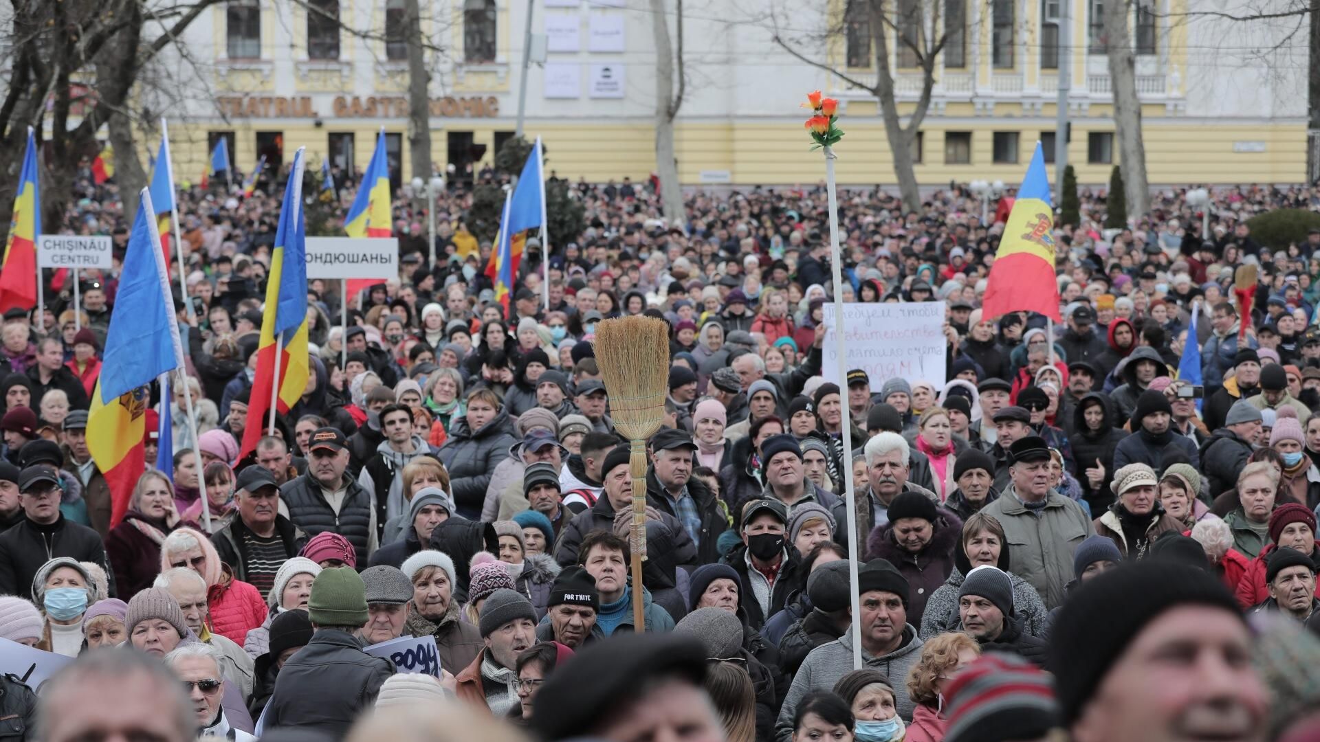 Участники антиправительственного митинга сторонников оппозиционной партии Шор в Кишеневе Участники антиправительственного митинга сторонников оппозиционной партии Шор в Кишеневе - РИА Новости, 1920, 19.02.2023