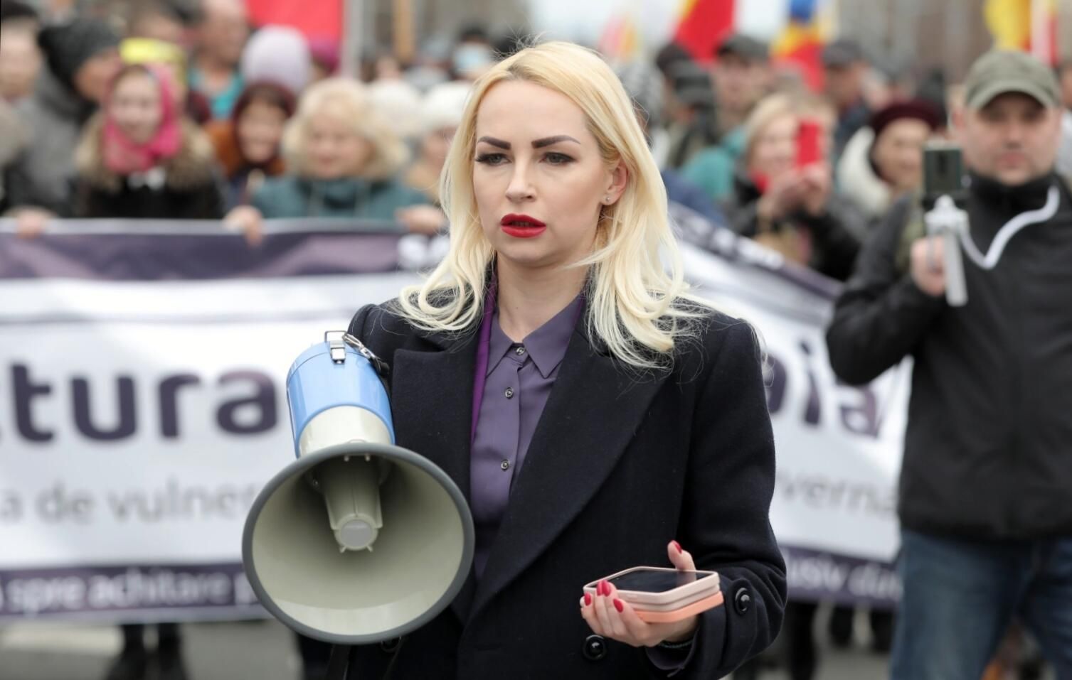 Вице-председатель партии Шор Марина Таубер на антиправительственном митинге сторонников оппозиционной партии Шор в Кишеневе Вице-председатель партии Шор Марина Таубер на антиправительственном митинге сторонников оппозиционной партии Шор в Кишеневе - РИА Новости, 1920, 19.02.2023